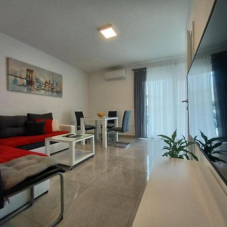 Apartments Leon 2 Новиград Екстериор снимка