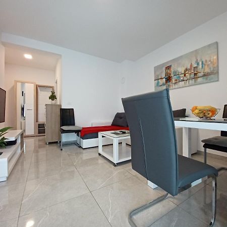 Apartments Leon 2 Новиград Екстериор снимка