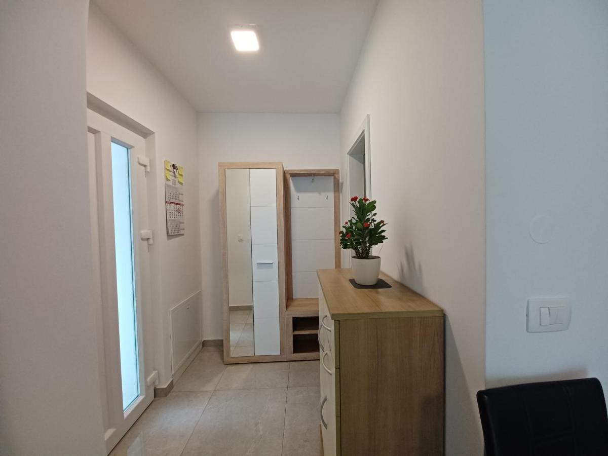 Apartments Leon 2 Новиград Екстериор снимка