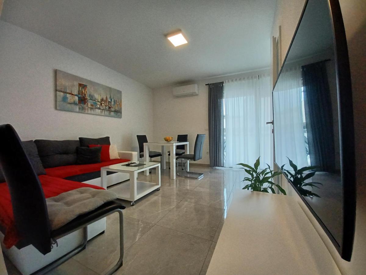 Apartments Leon 2 Новиград Екстериор снимка