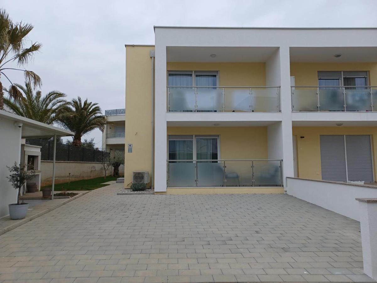 Apartments Leon 2 Новиград Екстериор снимка