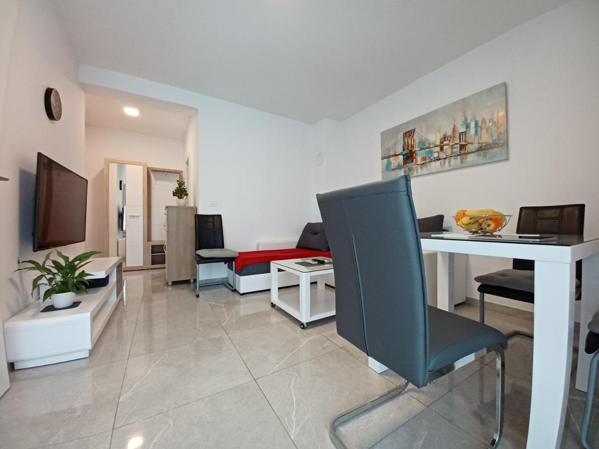 Apartments Leon 2 Новиград Екстериор снимка