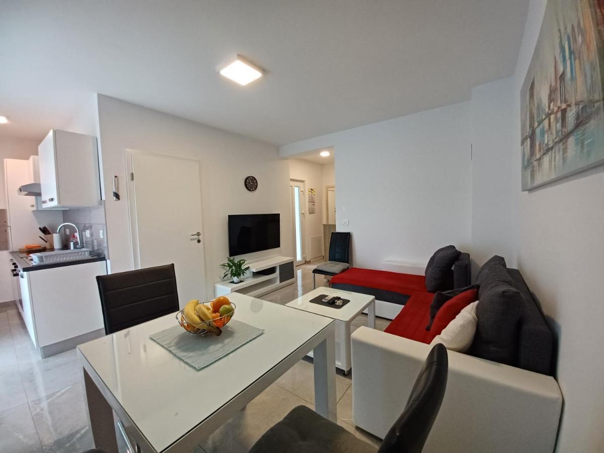 Apartments Leon 2 Новиград Екстериор снимка