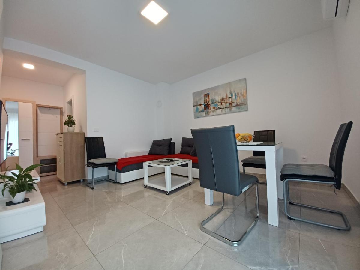 Apartments Leon 2 Новиград Екстериор снимка