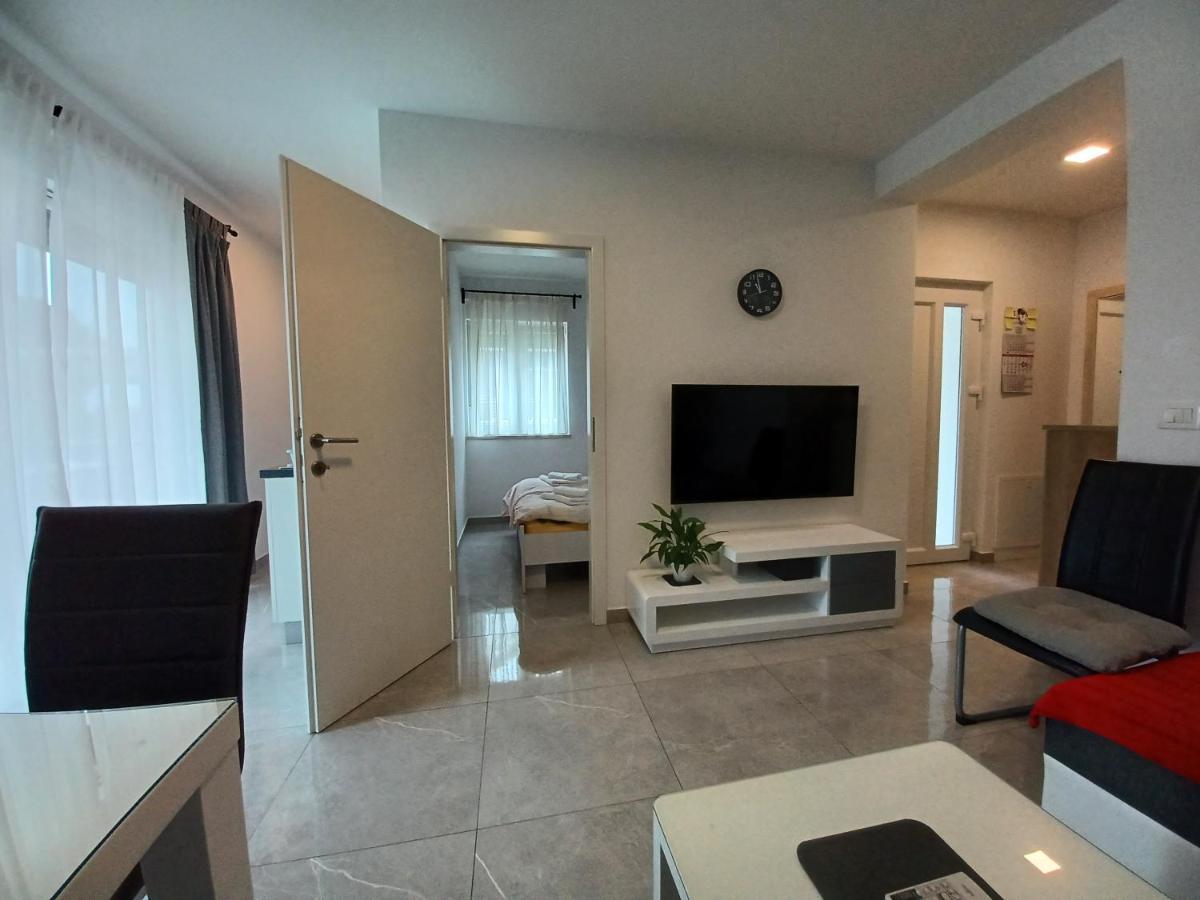 Apartments Leon 2 Новиград Екстериор снимка